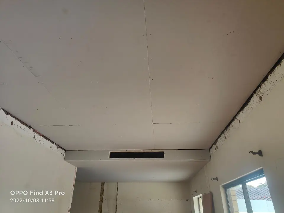 Linear installation in the bulkhead